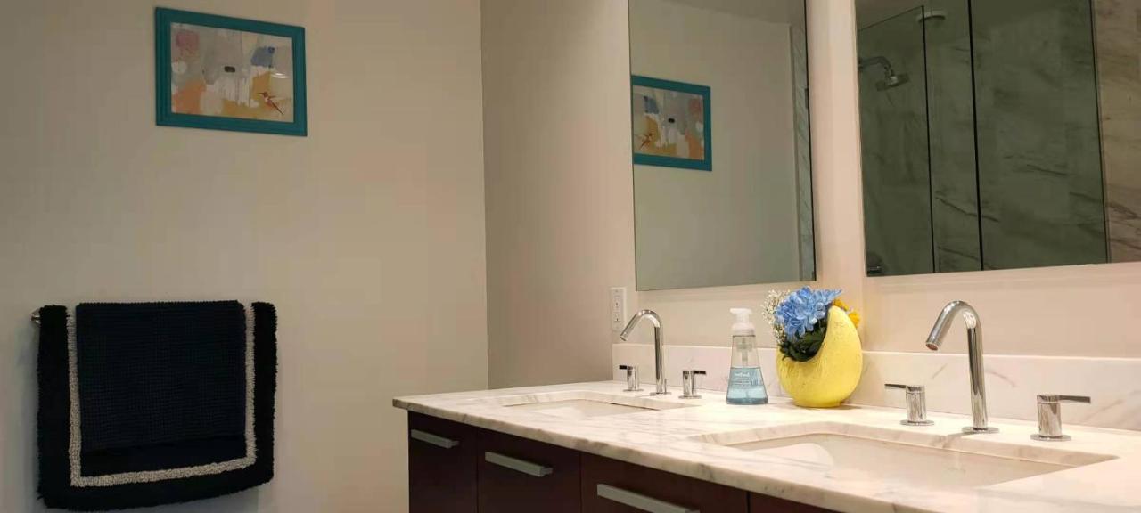 Waterfalls Hotel - Suite In Falls Downtown With Pool Victoria Extérieur photo
