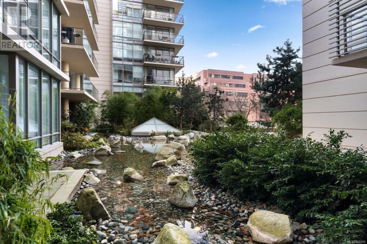 Waterfalls Hotel - Suite In Falls Downtown With Pool Victoria Extérieur photo
